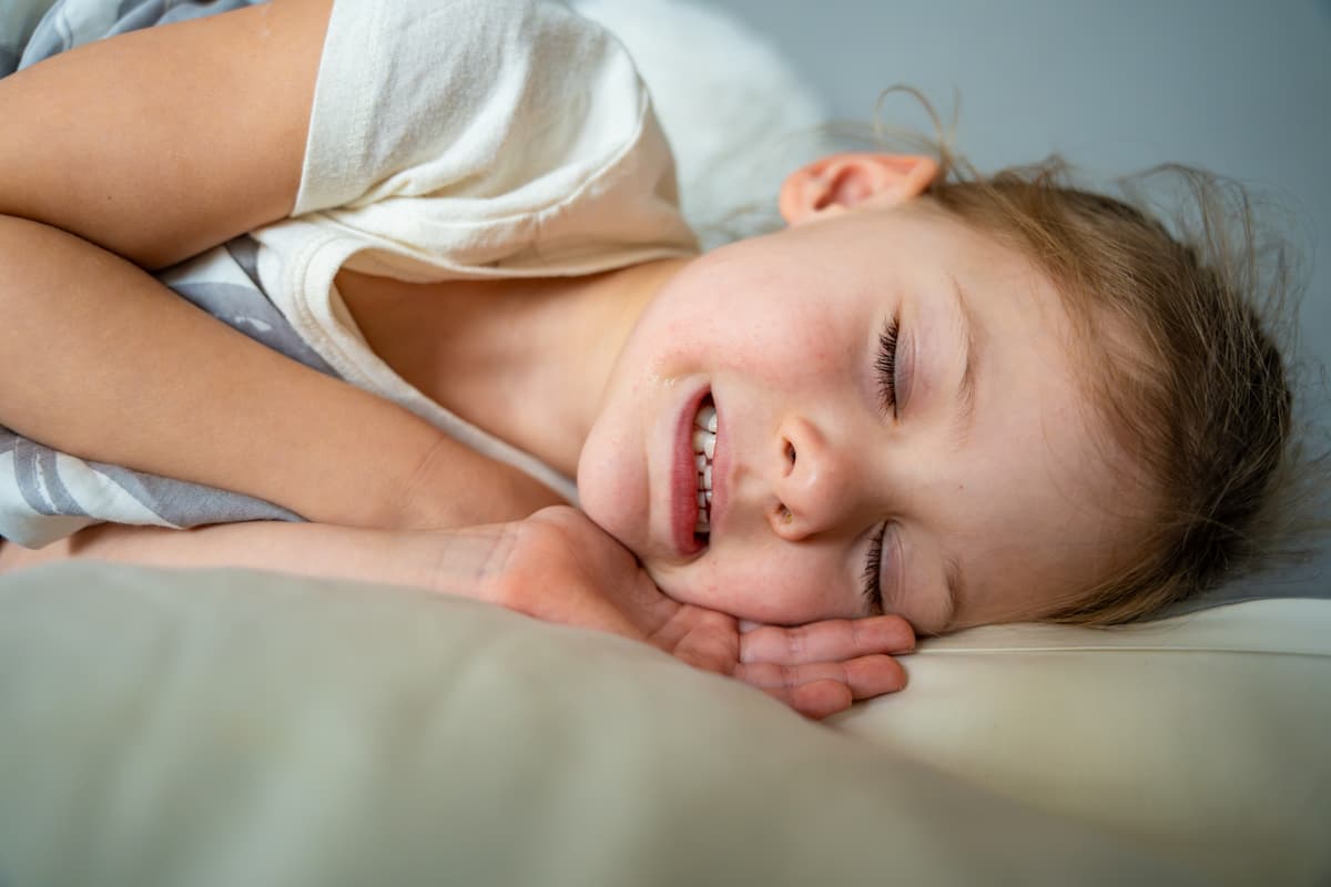 toddler-grinding-teeth-in-sleep (1)